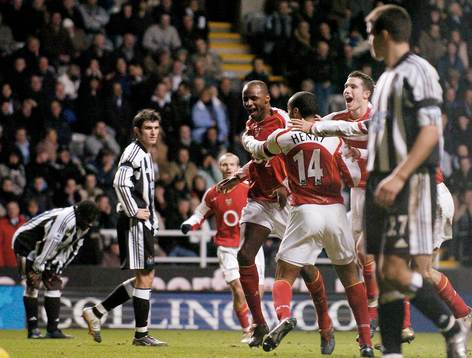 Newcastle - Arsenal: Thierry Henry och Robin Van Persie,