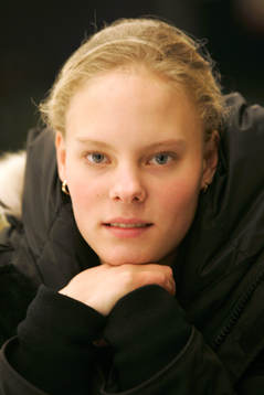Katarina Timglas, Sveriges första kvinnliga hockey-proffs