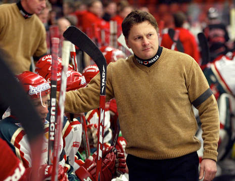 Stephan Lundh, tränare, Frölunda, med sorgband