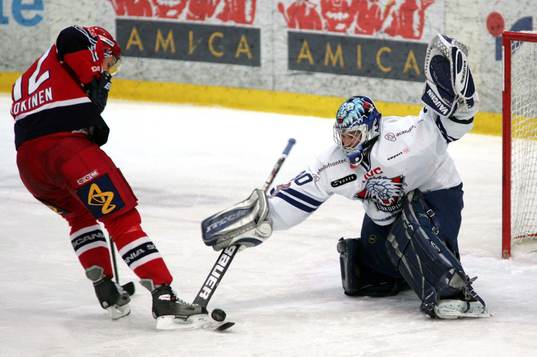 Olli Jokinen, Södertälje och Fredrik Norrena, målvakt,