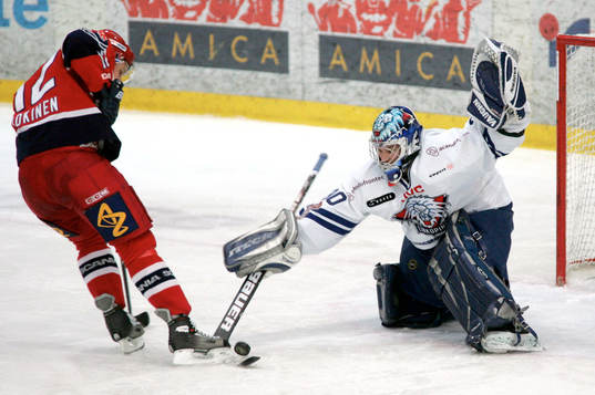 Olli Jokinen, Södertälje och Fredrik Norrena, målvakt,