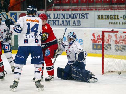 Olli Jokinen gör 1-0 för Södertälje bakom Fredrik