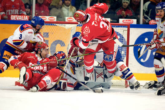 Kent Manderville och Fredrik Modin framför Jose Theodore,