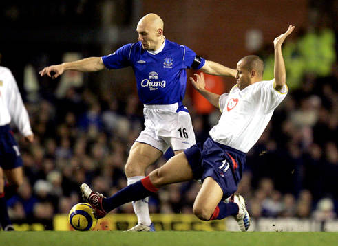 Evertons Thomas Gravesen mot Portsmouths Nigel Quashie