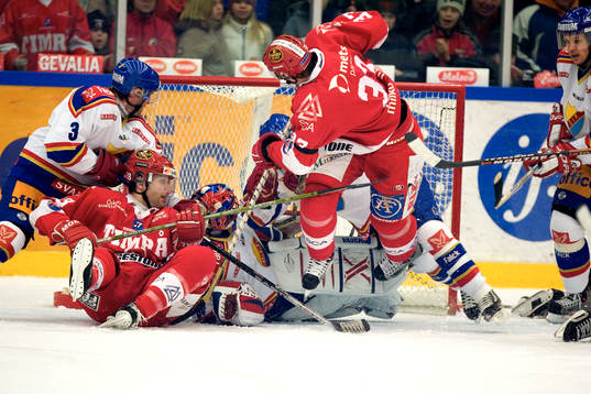 Kent Manderville och Fredrik Modin framför Jose Theodore,