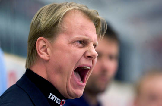 Niklas Wikegård, tränare, upprörd