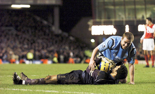 Manchester Citys Richard Dunne och David James