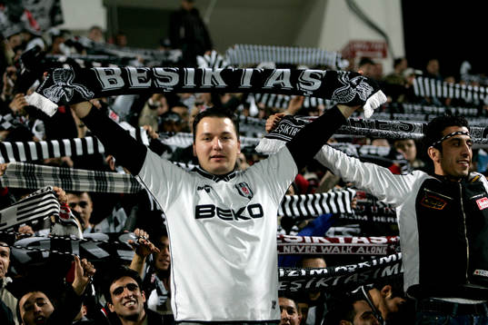 Glada Besiktas supportrar