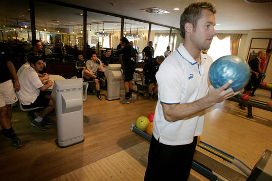 Under Söndagsförmiddagen spelades bowling. Lee Baxter,