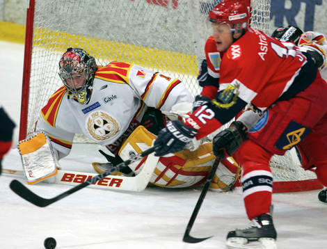 Johan Holmqvist, målvakt, Brynäs och Olli Jokinen,