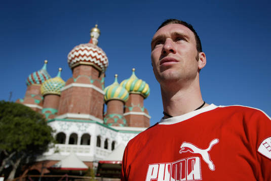 Niklas Skoog  utanför Hotell Kremlin där laget bor