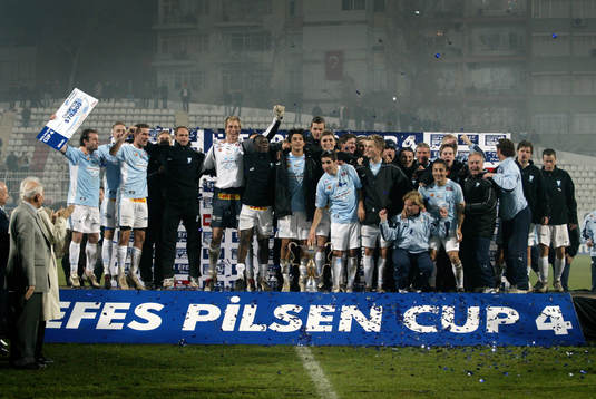 Malmö FF vann hela turneringen och jublar på podiet