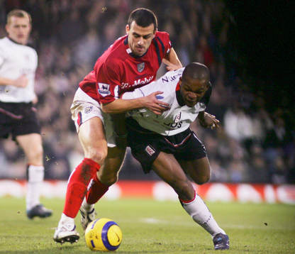 Fulhams Stern John mot West Bromwich Albions Paul Robinson