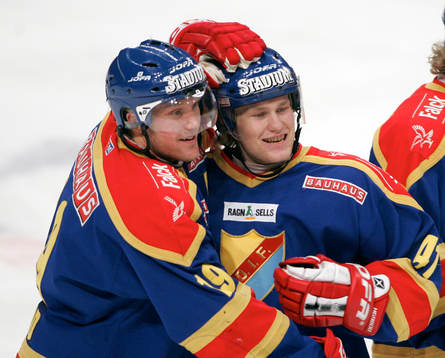 Jmmie Ölvestad gratulerar Patrick Thoresen, Djurgården