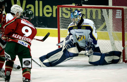 Daniel Alfredsson, Frölunda sätter 2-0 målet