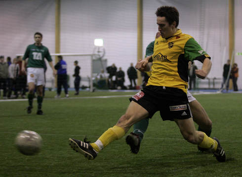 Jimmie Augustsson vrickar in sitt mål mot Annelund