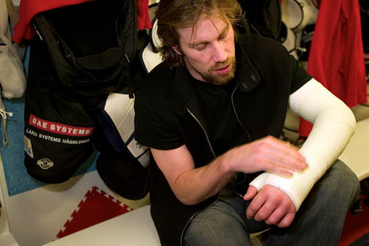 Peter Forsberg förklarade läget med handskadan