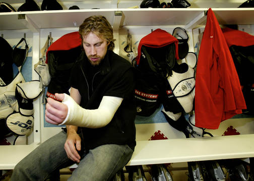 Peter Forsberg förklarade läget med handskadan