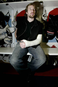 Peter Forsberg förklarade läget med handskadan