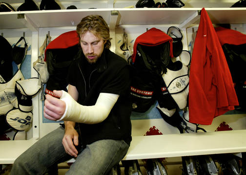 Peter Forsberg förklarade läget med handskadan