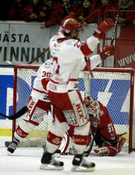Kristian Gahn gör 2-2 för Timrå, Tommy Salo, deppar