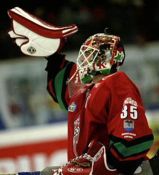 Tommy Salo tackar publiken