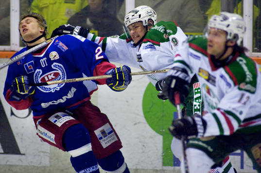 Byron Ritchien ger Martin Thörnberg, en omgång