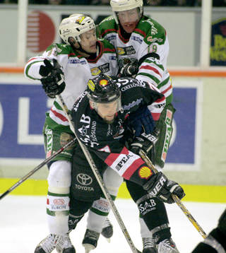 Kenny Jönsson och Byron Ritchie, Rögle. Trent Hunter,