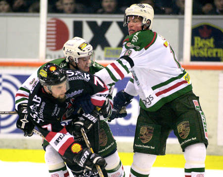 Kenny Jönsson och Byron Ritchie, Rögle. Trent Hunter,