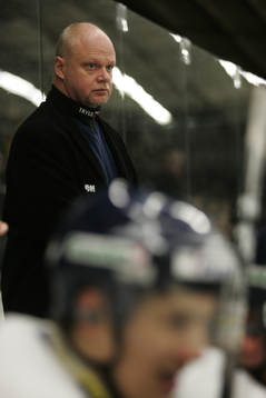 Roger Melin, tränare, Linköping. Ishockeybås, bås