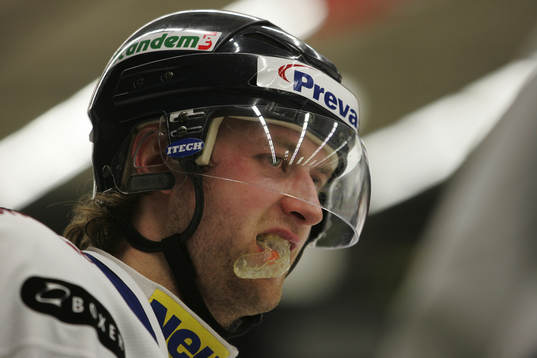 Kristian Huselius, Linköping. Tandskydd. Hjälm