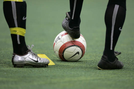 Fot, boll, fotbollsskor, kon, koner