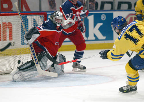 Jonathan Hedström, Sverige, gör det avgörande 3-2 målet