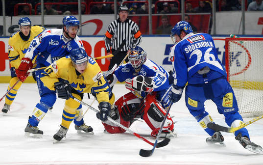 Jonathan Hedström, Sverige och Pasi Nurminen, målvakt,