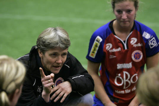 Pia Sundhage, tränare, Örebro