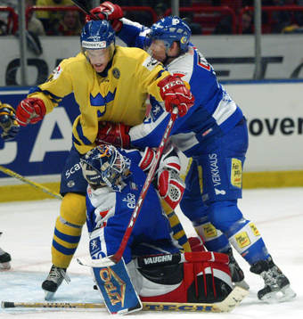 Magnus Kahnberg, Sverige och Pasi Nurminen, målvakt,
