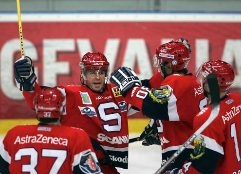 Kyle Calder, Södertälje gratuleras