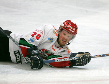 Henrik Sedin och Modo på fall