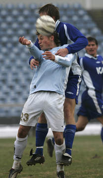 Markus Rosenberg, Malmö, tas hårt