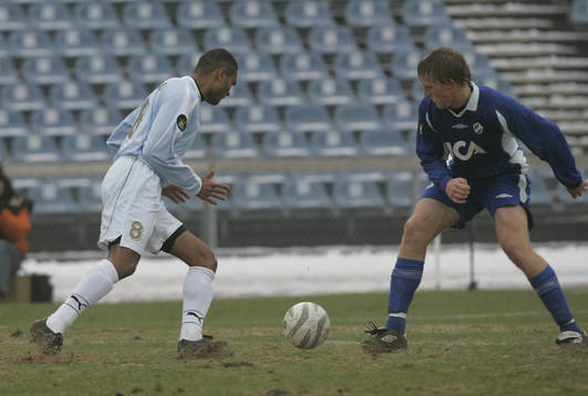 Afonso, Malmö kom in och skojar här med Peter Larsson,