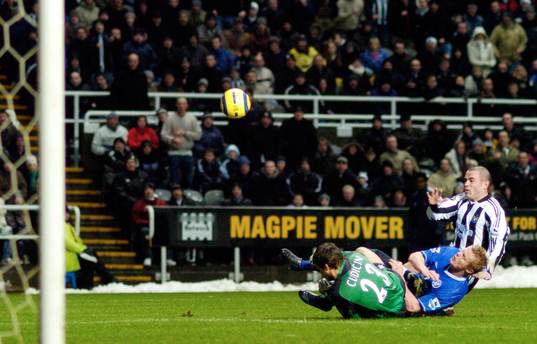 Damien Duff, Chelsea skadas i en kollision med Carlo