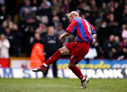 Andrew Johnson, Crystal Palace, gör mål på straff
