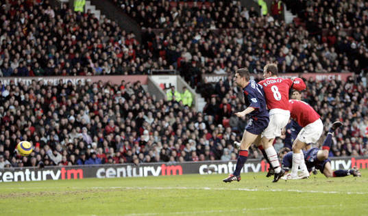 Wayne Rooney, Manchester Utd, gör mål