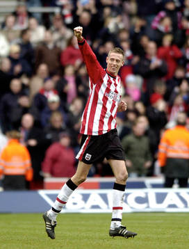 Southampton's Peter Crouch jublar
