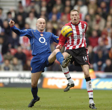 Southampton's Peter Crouch och Arsenal's Pascal Cygan