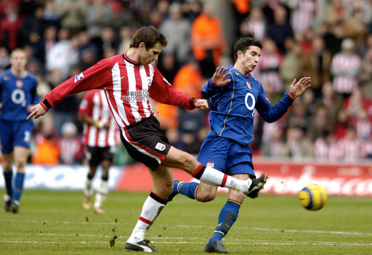 Southampton's Andreas Jakobsson och Arsenal's Robin Van