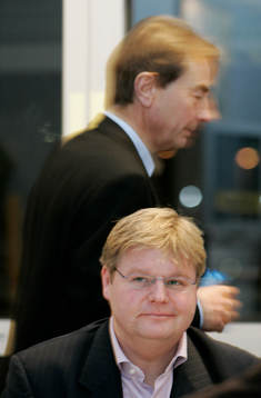 Tom Prahl bakom Peter Swärdh