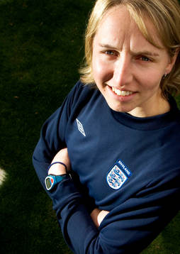 Faye Wihite, lagapten, England