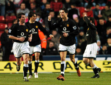 Manchester United's Cristiano Ronaldo jubel med Roy Keane