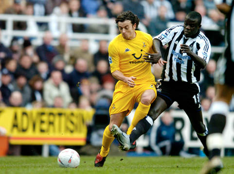 Simon Davies, Tottenham,  mot Newcastles Amdy Faye